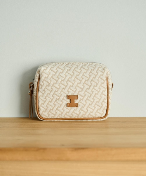 IACUCCI　モノグランマ ポーチ ベージュ IACUCCI（イアクッチ）の「モノグランマ ポーチ JACQUARD/CERVO