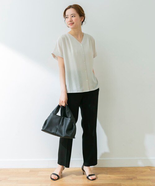 【新品未使用タグつき】アーバンリサーチ エアリー Vネック 半袖 シャツ URBAN RESEARCH（アーバンリサーチ）の「エアリーVネック半袖