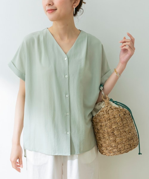 【新品未使用タグつき】アーバンリサーチ エアリー Vネック 半袖 シャツ URBAN RESEARCH（アーバンリサーチ）の「エアリーVネック半袖