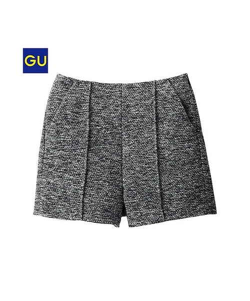 GU（ジーユー）の「（GU）タックショートパンツ（WOMEN ⁄ クロップドパンツ・ショートパンツ・レディース・OFF WHITE/DARK GRAY/BLACK・S/M/L/XL）」の3枚目の写真