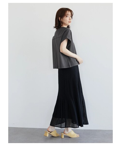 Green　Parks（グリーンパークス）の「・Petit Fleur カレッジロゴptTシャツ（トップス・オフホワイト/チャコールグレー/ブラック/グリーン・F）」の4枚目の写真