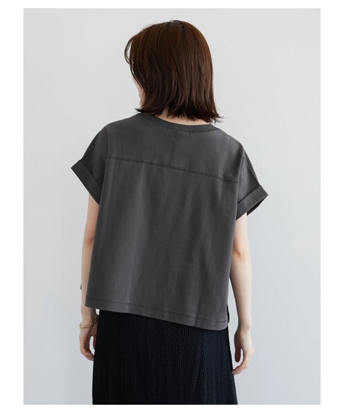 Green　Parks（グリーンパークス）の「・Petit Fleur カレッジロゴptTシャツ（トップス・オフホワイト/チャコールグレー/ブラック/グリーン・F）」の6枚目の写真