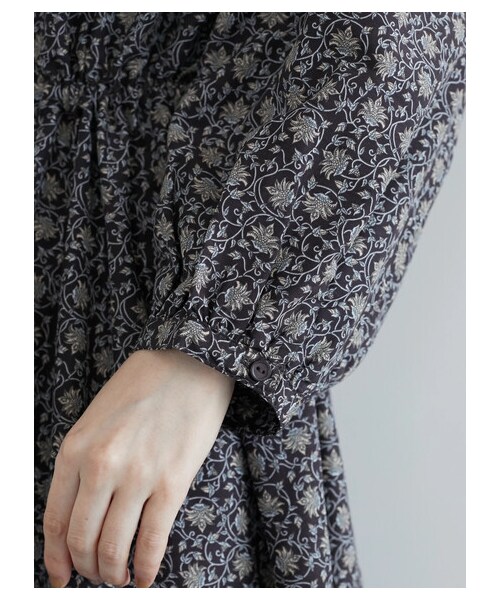 Green Parks(グリーンパークス)の「小花柄ワンピース(ワンピース/ドレス・ブラック/ブルー・F)」の8枚目の写真