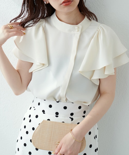 イタリア購入 ラッフルフリルお上品な華やぎ濃紺パフスリーブシャツ natural couture（ナチュラルクチュール）の「WEB限定カラー有り