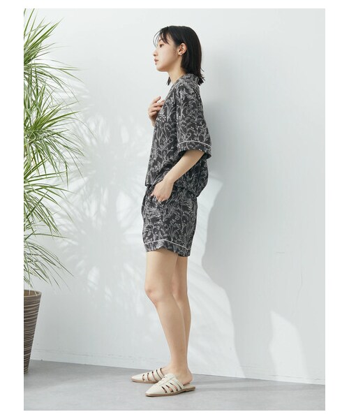 Green　Parks（グリーンパークス）の「【予約】KBF.トワルドジュイ柄ショートパンツ（パンツ・ブラック/グレーベージュ/グリーン/ブルー・F）」の6枚目の写真