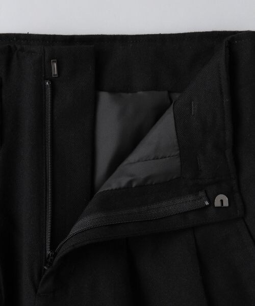 JEANASIS（ジーナシス）の「ベルトツキタックテーパードパンツ（パンツ・レディース・ブラック/キャメル/ダークグリーン・S/M）」の8枚目の写真