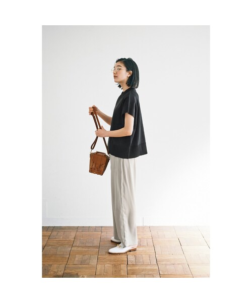avecmoi(アヴェクモワ)の「アヴェクモワ ポロ衿ニットトップス〈黒〉(レディースファッション > トップス > その他トップス・レディース・ブラック・(身幅61/総丈56cm)/(身幅64/総丈56cm)/(身幅58/総丈56cm)/(身幅55/総丈56cm))」の4枚目の写真