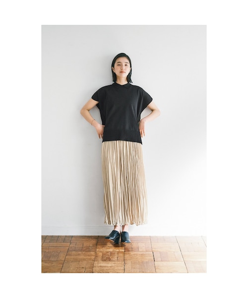 avecmoi(アヴェクモワ)の「アヴェクモワ ポロ衿ニットトップス〈黒〉(レディースファッション > トップス > その他トップス・レディース・ブラック・(身幅61/総丈56cm)/(身幅64/総丈56cm)/(身幅58/総丈56cm)/(身幅55/総丈56cm))」の6枚目の写真