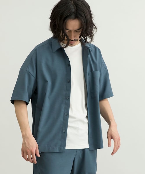URBAN RESEARCH ID(アーバンリサーチ アイディー)の「URBAN RESEARCH iD 仿亞麻質感短袖襯衫(トップス・メンズ・黑色/薰衣草紫/藍綠色・M/L)」の1枚目の写真