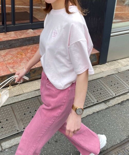 one after another NICE CLAUP(ワンアフターアナザーナイスクラップ)の「オーガニックコットン刺しゅうT(Tシャツ/カットソー・レディース・オフホワイト/ピンク/グリーン/イエロー系その他/ブラック系その他・0)」の1枚目の写真