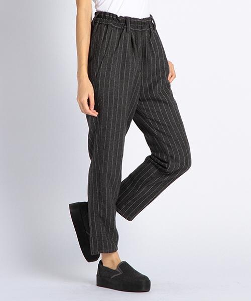 DOUBLE NAME（ダブルネーム）の「ストライプ柄イージーパンツ（パンツ・レディース・ネイビー/チャコールグレー/杢グレー・FREE）」の2枚目の写真