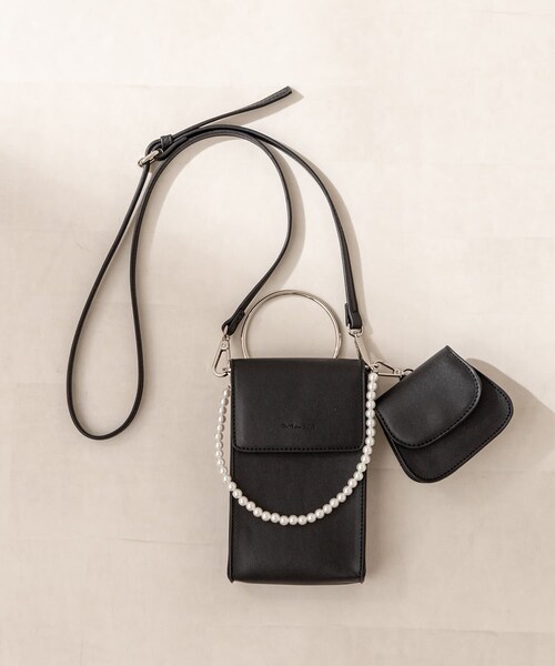 OLIVE des OLIVE（オリーブデオリーブ）の「リング付きスマホショルダー（ショルダーバッグ・レディース・オフホワイト/ブラック/ラベンダー/マルチ・FREE）」の2枚目の写真