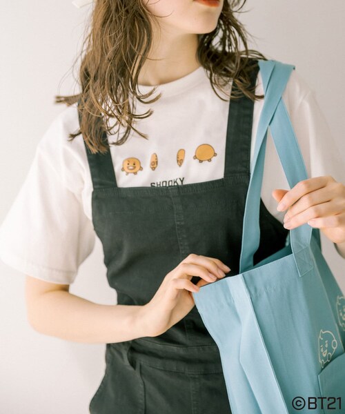 OLIVE des OLIVE(オリーブデオリーブ)の「BT21サインプリントTシャツ(Tシャツ/カットソー・レディース・オフホワイト/ピンク/サックスブルー/イエロー/パープル/ブラウン/レッド・FREE)」の3枚目の写真