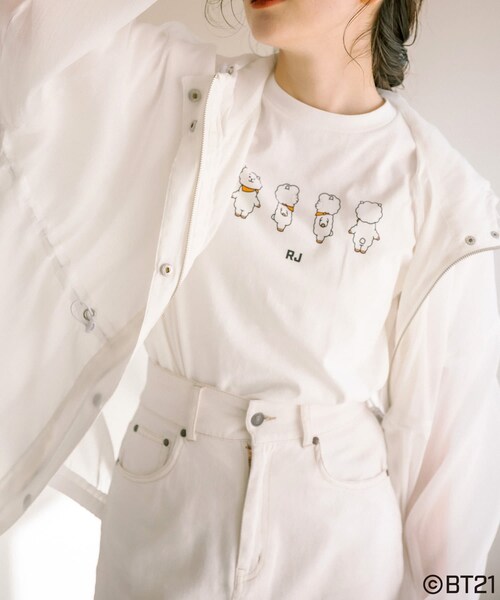 OLIVE des OLIVE(オリーブデオリーブ)の「BT21サインプリントTシャツ(Tシャツ/カットソー・レディース・オフホワイト/ピンク/サックスブルー/イエロー/パープル/ブラウン/レッド・FREE)」の4枚目の写真