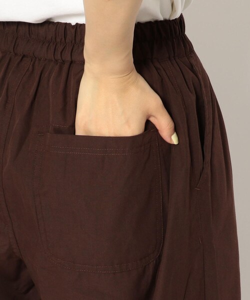 AVIREX（アヴィレックス）の「TUCK GATHERS WIDE PANTS/ タックギャザーワイドパンツ（パンツ・IVORY/BLACK/BROWN・F）」の6枚目の写真