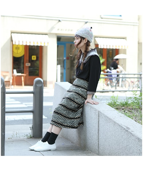 靴下屋（クツシタヤ）の「ラメショートソックス（ソックス・靴下・レディース・オフホワイト/グレー/クロ/ゴールドブラック/ベージュ/グレーベージュ/ローズピンク/カーキ/ターコイズブルー・22.0～24.0cm）」の10枚目の写真