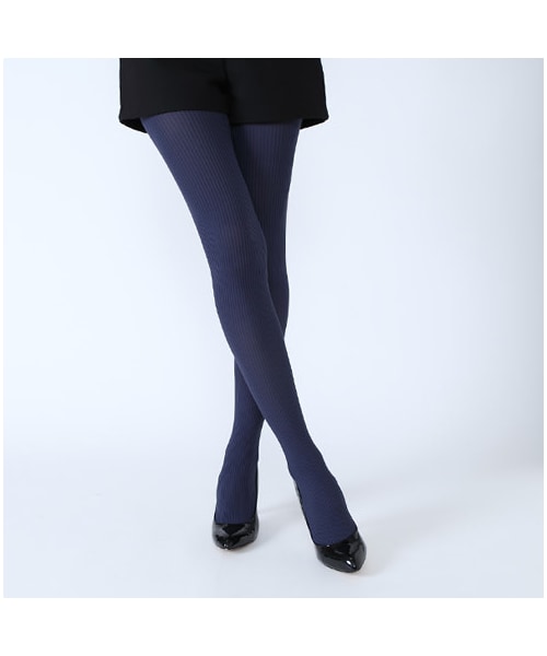 靴下屋（クツシタヤ）の「150デニール2×2リブタイツ（タイツ・レディース・アイボリー/エクリュベージュ/グレー/クロ/ニュアンスグレー/チャコールグレー/グレージュ/キャメル/コゲチャ/ココアブラウン/アフリカンブラウン/アンティークローズ/ピンクペシェ/ダークレッド/エンジ/ダークプラム/カラシ/ダークグリーン/オリーブ/カーキ/オーカーグリーン/ビンテージブルー/コン/インクブルー/ダークパープル/ダークバイオレット/モーヴ/グレープ・M～L）」の6枚目の写真