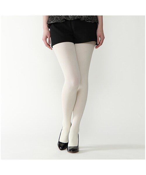 靴下屋（クツシタヤ）の「150デニール2×2リブタイツ（タイツ・レディース・アイボリー/エクリュベージュ/グレー/クロ/ニュアンスグレー/チャコールグレー/グレージュ/キャメル/コゲチャ/ココアブラウン/アフリカンブラウン/アンティークローズ/ピンクペシェ/ダークレッド/エンジ/ダークプラム/カラシ/ダークグリーン/オリーブ/カーキ/オーカーグリーン/ビンテージブルー/コン/インクブルー/ダークパープル/ダークバイオレット/モーヴ/グレープ・M～L）」の12枚目の写真