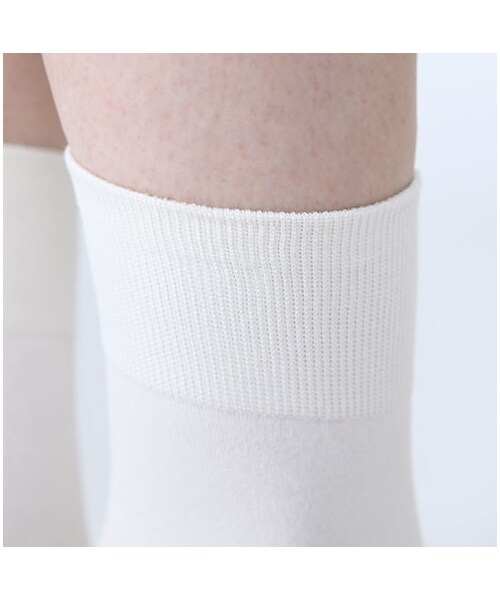 靴下屋（クツシタヤ）の「ゴム長無地ショートソックス（ソックス・靴下・レディース・オフホワイト/クロ/チャコールグレー/サンドグレー/コゲチャ/ローズピンク/ワイン/カラシ/アオミドリ/コン/ネイビー・22.0～24.0cm）」の16枚目の写真