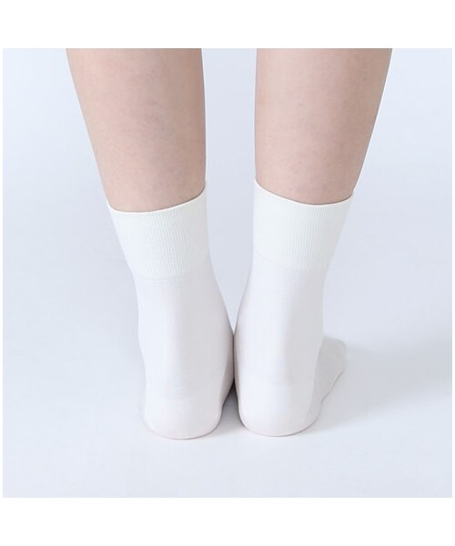 靴下屋（クツシタヤ）の「ゴム長無地ショートソックス（ソックス・靴下・レディース・オフホワイト/クロ/チャコールグレー/サンドグレー/コゲチャ/ローズピンク/ワイン/カラシ/アオミドリ/コン/ネイビー・22.0～24.0cm）」の15枚目の写真