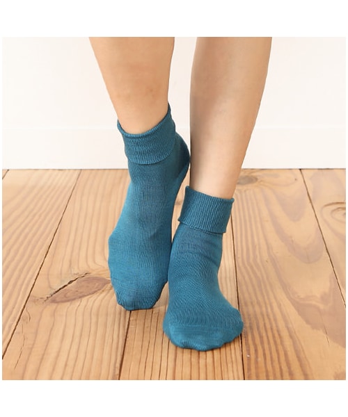 靴下屋（クツシタヤ）の「薄手の三つ折りショートソックス（ソックス・靴下・レディース・オフホワイト/サラシ/グレー/クロ/チャコールモク/アカ/カーキ/ブルー/ターコイズブルー/ノウコン・22.0～24.0cm）」の12枚目の写真