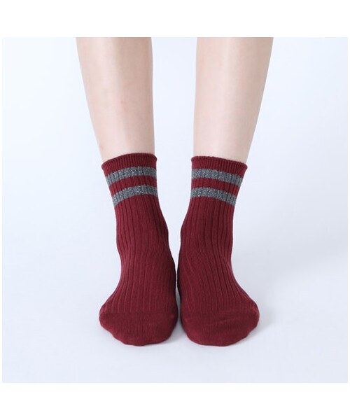 靴下屋（クツシタヤ）の「モコモコラメ2本ラインショートソックス（ソックス・靴下・レディース・オフホワイト/クロ/グレーモク/チャコールモク/エンジ/ダークグリーン/ネイビー・22.0～24.0cm）」の9枚目の写真