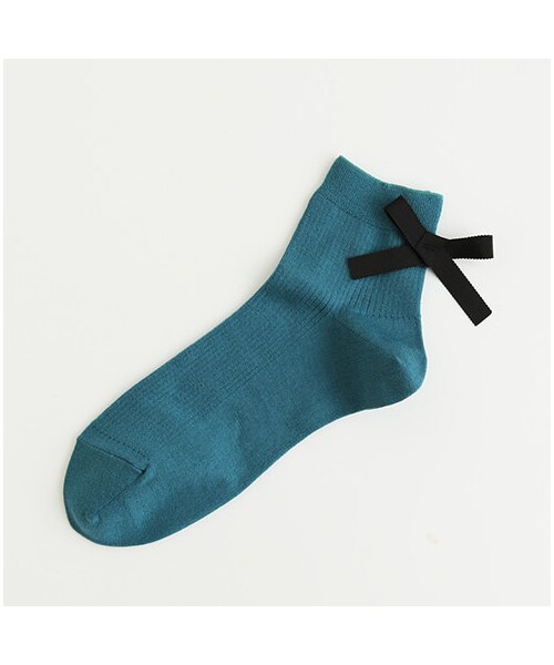 靴下屋（クツシタヤ）の「リボン付きリブショートソックス（ソックス・靴下・レディース・オフホワイト/クロ/チャコールモク/ダークレッド/ターコイズブルー/ブルーブラック・22.0～24.0cm）」の4枚目の写真