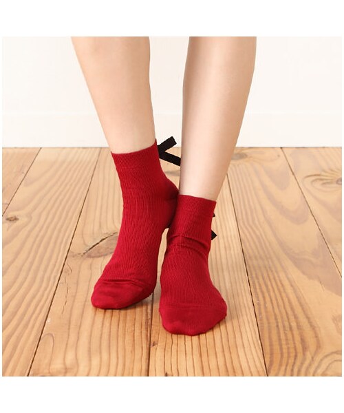 靴下屋（クツシタヤ）の「リボン付きリブショートソックス（ソックス・靴下・レディース・オフホワイト/クロ/チャコールモク/ダークレッド/ターコイズブルー/ブルーブラック・22.0～24.0cm）」の8枚目の写真