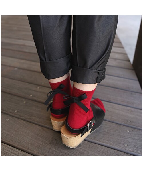 靴下屋（クツシタヤ）の「リボン付きリブショートソックス（ソックス・靴下・レディース・オフホワイト/クロ/チャコールモク/ダークレッド/ターコイズブルー/ブルーブラック・22.0～24.0cm）」の17枚目の写真