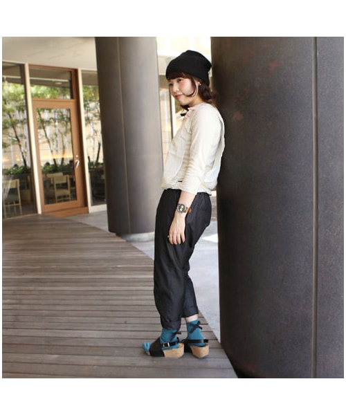 靴下屋（クツシタヤ）の「リボン付きリブショートソックス（ソックス・靴下・レディース・オフホワイト/クロ/チャコールモク/ダークレッド/ターコイズブルー/ブルーブラック・22.0～24.0cm）」の7枚目の写真