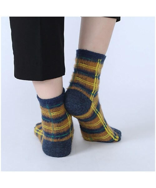 靴下屋（クツシタヤ）の「ふわふわチェック柄ショートソックス（ソックス・靴下・レディース・オフホワイト/シルバーグレー/クロ/アカ/ターコイズブルー/ネイビー・22.0～24.0cm）」の10枚目の写真