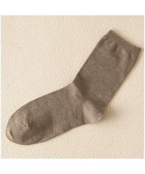 靴下屋（クツシタヤ）の「コットンブレンド無地ソックス（ソックス・靴下・レディース・オフホワイト/サラシ/クロ/ニュアンスグレー/ウスグレーモク/ミディアムグレーモク/チャコールモク/キャメル/コゲチャ/ベージュモク/ローズピンク/エンジ/ダークオレンジ/カラシ/ダークグリーン/カーキ/ターコイズ/コン/ネイビー/インディゴブルー/ダークブルー/アイリスブルー/ダークパープル・22.0～24.0cm）」の5枚目の写真