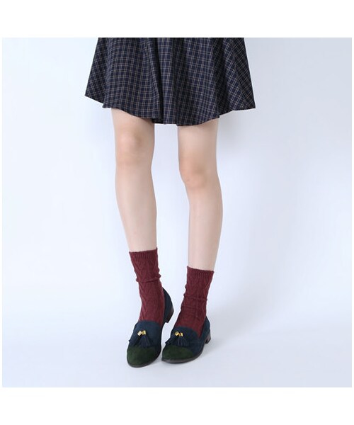 靴下屋（クツシタヤ）の「毛混ダイヤケーブルソックス（ソックス・靴下・レディース・オフホワイト/キナリ/クロ/グレーモク/チャコールモク/モカチャ/ダークレッド/エンジモク/ダークオレンジ/キイロ/グリーン/インディゴモク・22.0～24.0cm）」の13枚目の写真