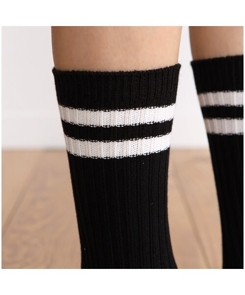 靴下屋（クツシタヤ）の「2本ラインリブソックス（ソックス・靴下・レディース・オフホワイト/グレー/クロ+オフライン/チャコールモク/アカ+カラシライン/ダークグリーン+コンライン/コン+アカライン・22.0～24.0cm）」の12枚目の写真
