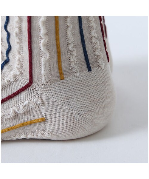 靴下屋（クツシタヤ）の「フリルストライプ柄ソックス（ソックス・靴下・レディース・キナリ/シルバーグレー/チャコールモク/ワイン/エメラルドグリーン/インディゴブルー・22.0～24.0cm）」の12枚目の写真