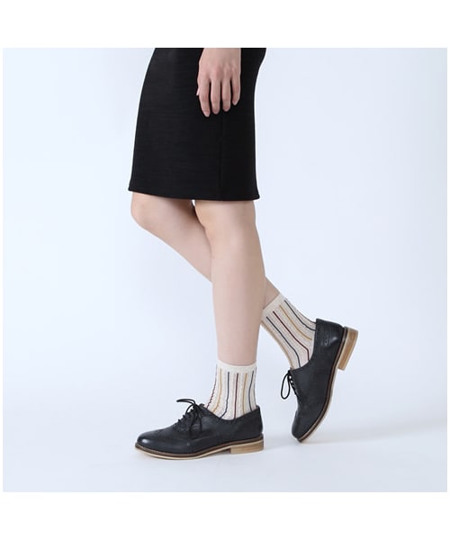 靴下屋（クツシタヤ）の「フリルストライプ柄ソックス（ソックス・靴下・レディース・キナリ/シルバーグレー/チャコールモク/ワイン/エメラルドグリーン/インディゴブルー・22.0～24.0cm）」の7枚目の写真