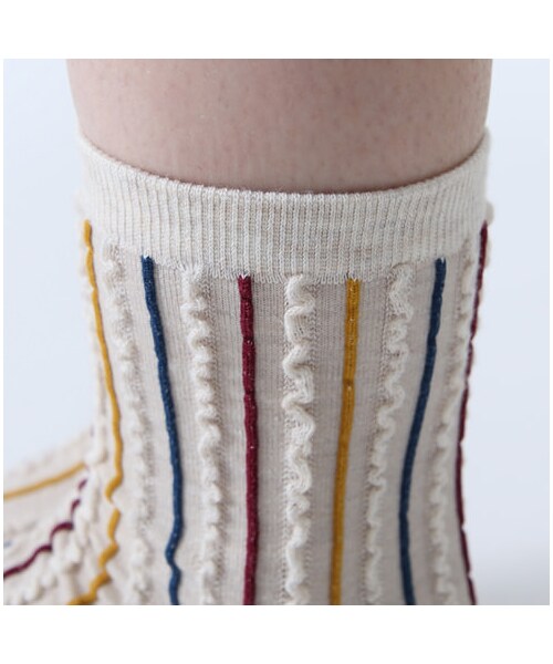 靴下屋（クツシタヤ）の「フリルストライプ柄ソックス（ソックス・靴下・レディース・キナリ/シルバーグレー/チャコールモク/ワイン/エメラルドグリーン/インディゴブルー・22.0～24.0cm）」の11枚目の写真