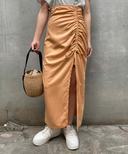 one after another NICE CLAUP（ワンアフターアナザーナイスクラップ）の「サテンドロストスカート（スカート・レディース・アイボリー/オレンジ/ベージュ系その他/その他11・0）」の2枚目の写真