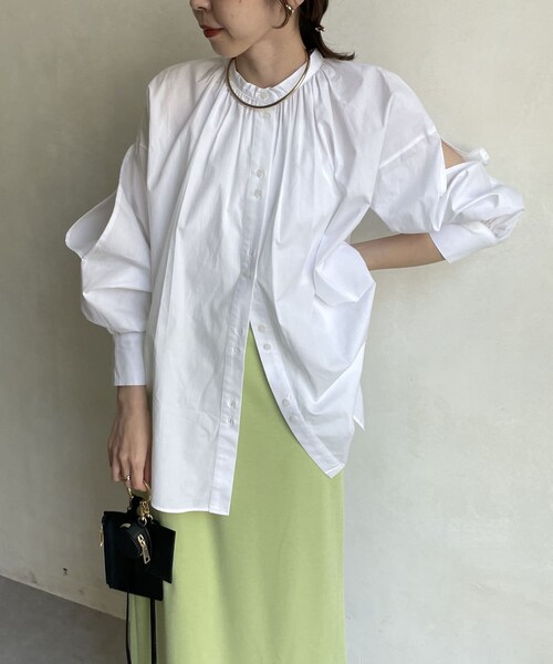 CAPRICIEUX LE'MAGE（カプリシューレマージュ）の「スリットデザインシャツ（シャツ/ブラウス・レディース・ホワイト/グリーン/ブルー/ピンク・F）」の2枚目の写真