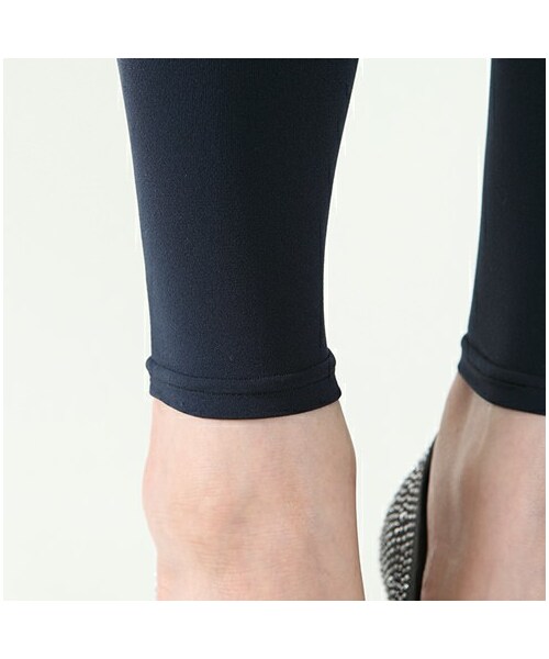 靴下屋（クツシタヤ）の「NEW 60デニール10分丈レギンス（レギンス・スパッツ・レディース・シルバーグレー/グレー/クロ/ニュアンスグレー/チャコールグレー/グレージュ/コゲチャ/ベビーピンク/オールドピンク/コン/インクブルー/ラベンダー・M～L）」の19枚目の写真