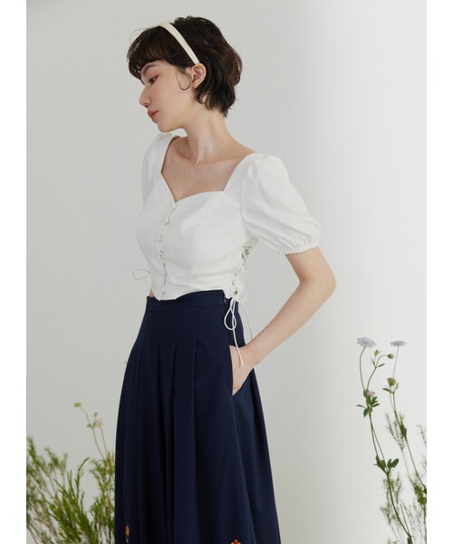 Marjorie（マージョリー）の「荒蕪的盡頭，桃心領側綁帶澎袖短上衣（トップス・レディース・深藍/白・S/M）」の4枚目の写真