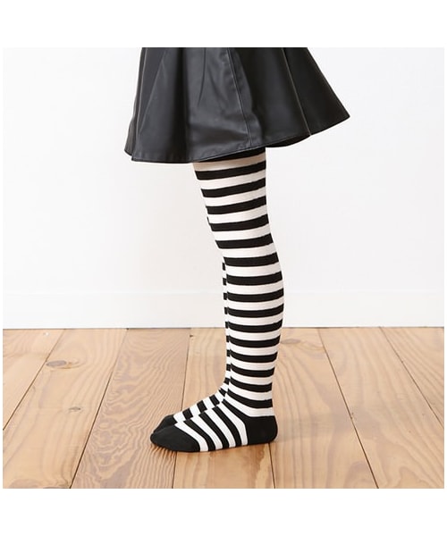 靴下屋（クツシタヤ）の「キッズ ボーダータイツ 110～130㎝（タイツ・キッズ・クロ＋オフ/クロ＋チャコール/クロ＋ピンク/クロ＋オレンジ/クロ＋パープル・110.0～130.0cm）」の8枚目の写真