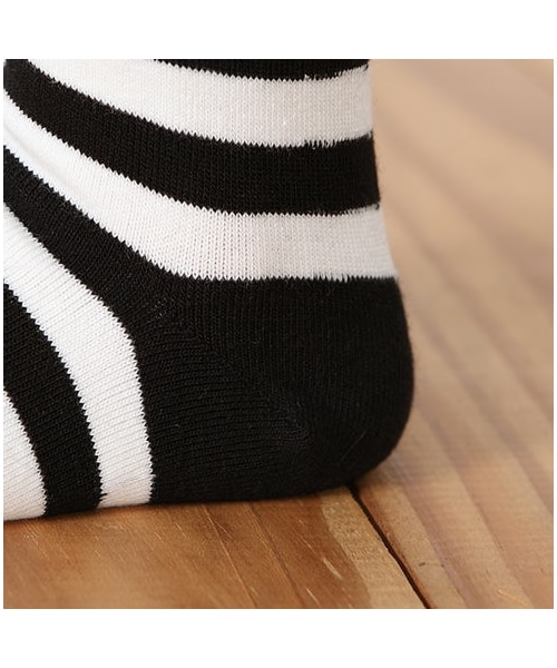 靴下屋（クツシタヤ）の「キッズ ボーダータイツ 110～130㎝（タイツ・キッズ・クロ＋オフ/クロ＋チャコール/クロ＋ピンク/クロ＋オレンジ/クロ＋パープル・110.0～130.0cm）」の11枚目の写真