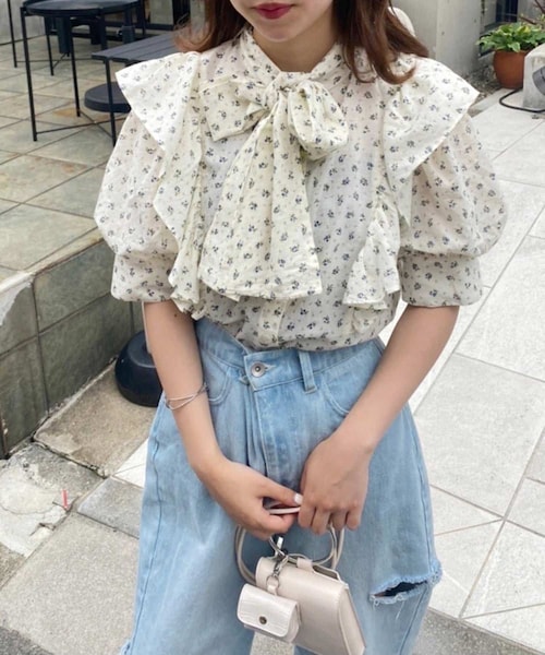 one after another NICE CLAUP（ワンアフターアナザーナイスクラップ）の「Backリボンブラウス（シャツ/ブラウス・レディース・オフホワイト/アイボリー/ベージュ/その他1・0）」の3枚目の写真