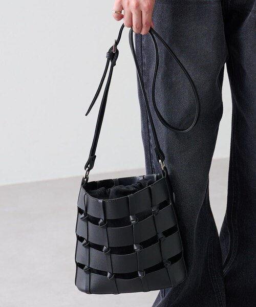 COLONY 2139（コロニートゥーワンスリーナイン）の「巾着付きメッシュバケツバッグ（ショルダーバッグ・レディース・ブラック/アイボリー/モカ・FREE）」の3枚目の写真