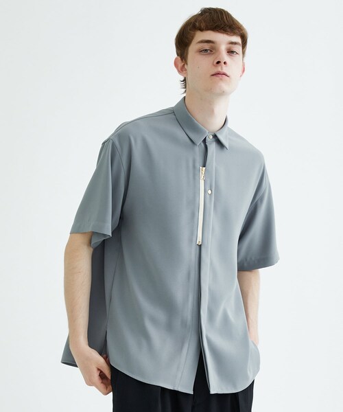 0000Lady'sの「STUDIOUS別注 SHORT SLEEVE ZIP SH(シャツ/ブラウス・メンズ・BLU/GRY/BLK/GRN・1/2)」の2枚目の写真
