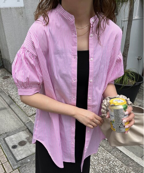 DISCOAT(ディスコート)の「バンドカラー袖ボリュームストライプシャツ《WEB限定カラーあり》(シャツ/ブラウス・レディース・オレンジ/ピンク/グリーン/ネイビー・F)」の2枚目の写真