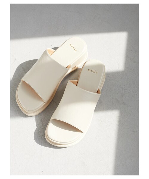 Green　Parks（グリーンパークス）の「・minia 厚底ミュール（シューズ・アイボリー/ブラック・5cm/25cm/S/M/L/LL）」の9枚目の写真