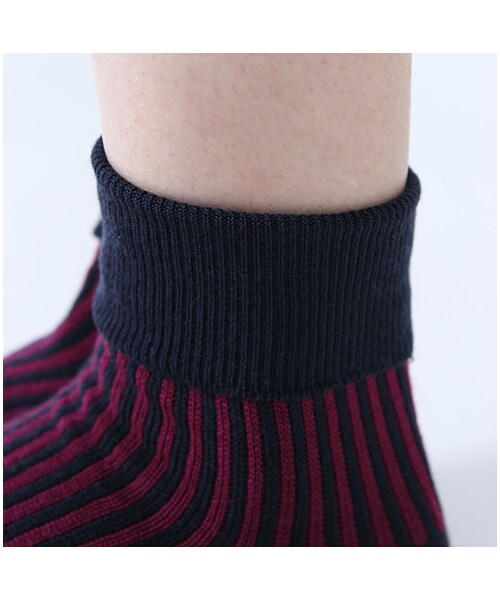 靴下屋（クツシタヤ）の「折り返しストライプショートソックス（ソックス・靴下・レディース・キナリ/クロ/アカ/カラシ/コン/ターコイズブルー・22.0～24.0cm）」の11枚目の写真