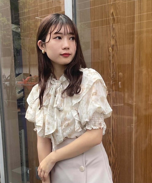 one after another NICE CLAUP(ワンアフターアナザーナイスクラップ)の「ボウタイフリルブラウス(シャツ/ブラウス・レディース・オフホワイト/その他1/オレンジ系その他/ネイビー・0)」の3枚目の写真